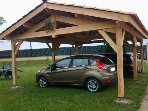 carport 2P pour 2 voitures couverture en tuiles posé sur plots de béton